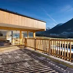 ゲストハウス Alpen-chalet Mit Privater Sauna Und Gletscher Panorama 4*